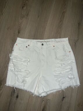 American Eagle White Distressed Denim Shorts Size 16 High Rise Frayed Hem